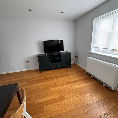2-Bedroom Flat Walking Distance To Excel London - Perfect Location! Extérieur photo
