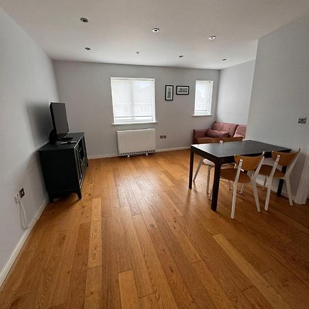 2-Bedroom Flat Walking Distance To Excel London - Perfect Location! Extérieur photo