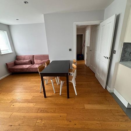 2-Bedroom Flat Walking Distance To Excel London - Perfect Location! Extérieur photo